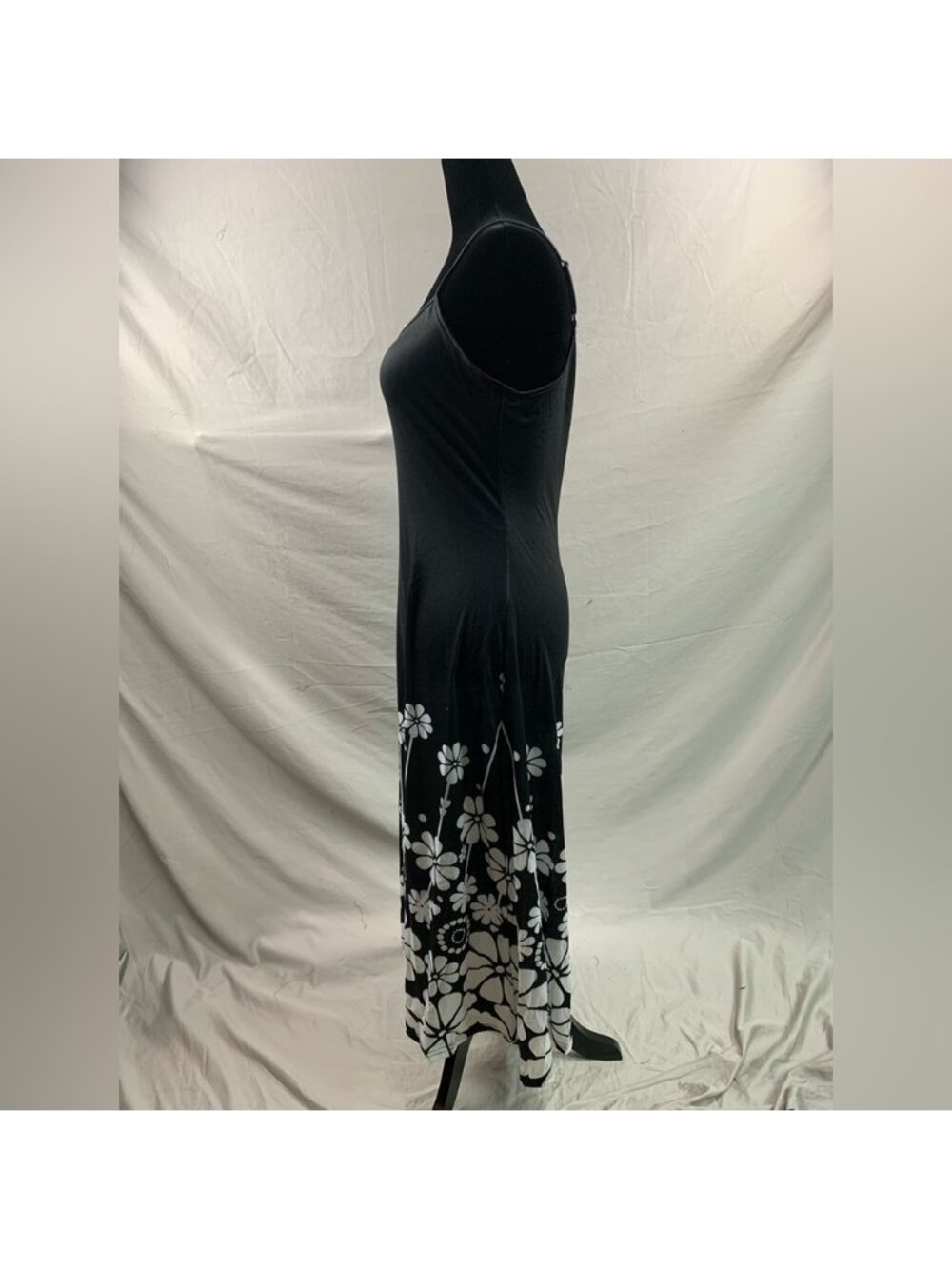 Black/White Floral Print Cami Dress - Picture 9 of 10